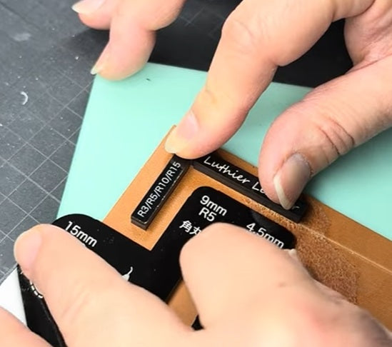 How to use the positioning guide on a leather corner