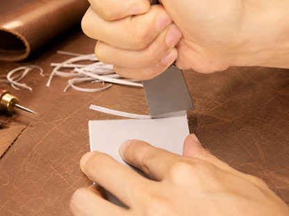 Cutting leather with the BOSSHAN knife