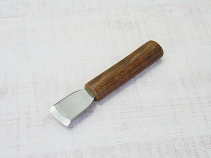 BULLNOSE HSS skiving knife 30 mm with smoked oak handle