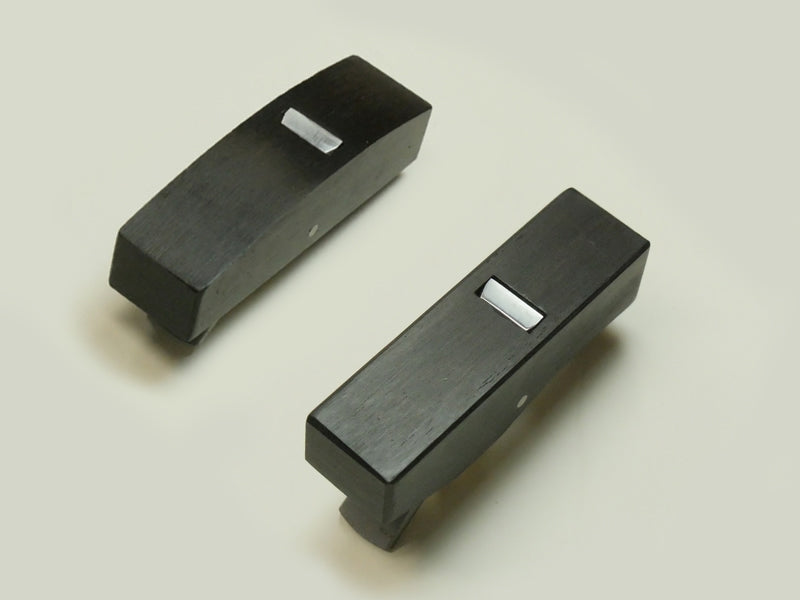 Flat and curved mini planes side by side