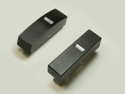 Flat and curved mini planes side by side